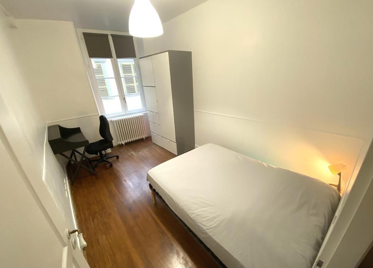 Floydroom'S Pau Chambre Hotes Dans Appartement Partage Proche Chateau Exterior photo